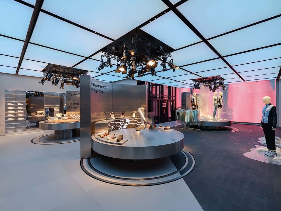 Impression of the interior of an On Running store.